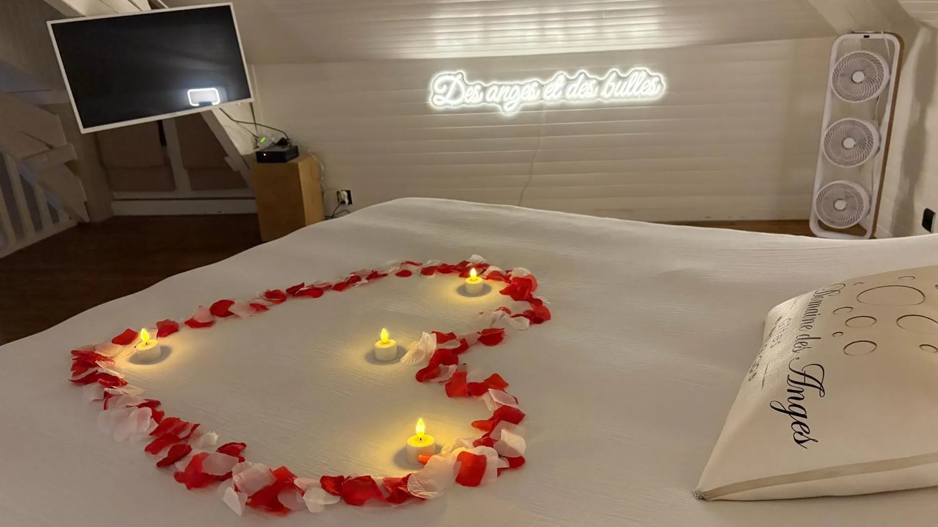 Au Domaine Des Anges, 3 Gites Luxueux Avec Jacuzzi Privatif, Sauna, Mini-Piscine, Piscine Exterieure Chauffee En Saison Bain-de-Bretagne France